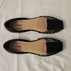 BRAND NEW IN BOX Black Lucita Flats